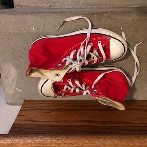 Red converse.